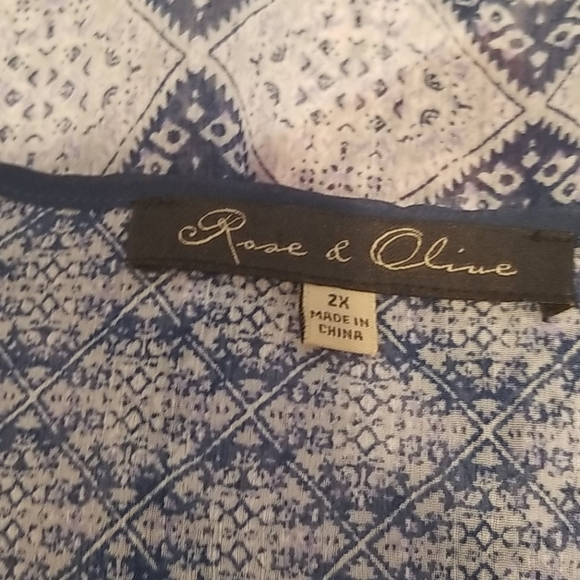 Rose & Olivia blue design sheer sleeveless blouse. - Picture 5 of 7